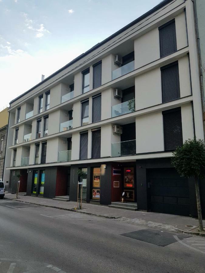 גיור Holiday Apartman With Free Parking מראה חיצוני תמונה