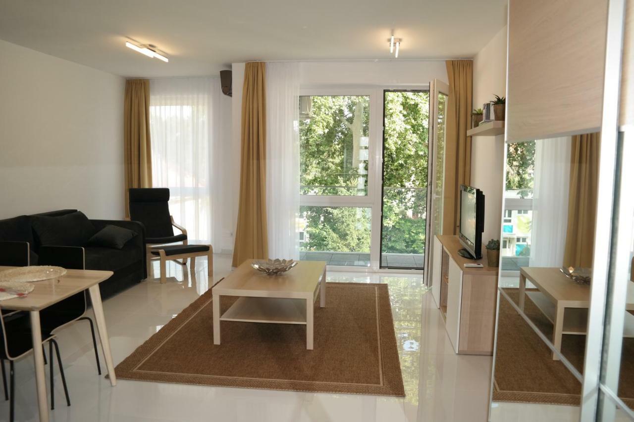 גיור Holiday Apartman With Free Parking מראה חיצוני תמונה