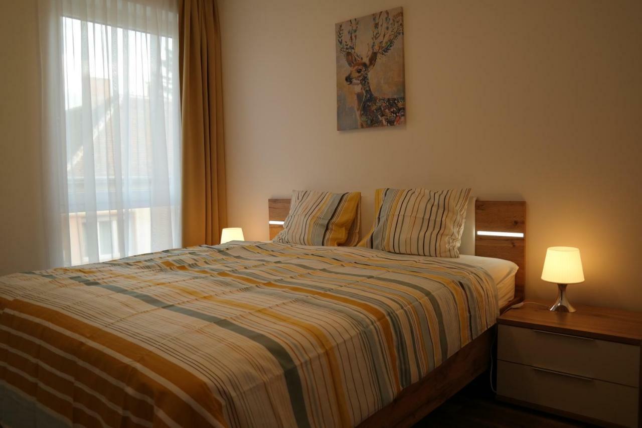גיור Holiday Apartman With Free Parking מראה חיצוני תמונה